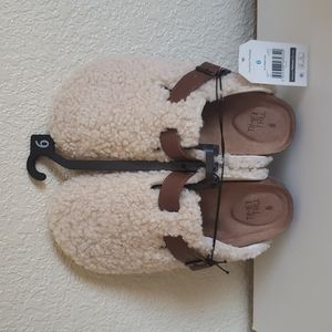 Sherpa clogs